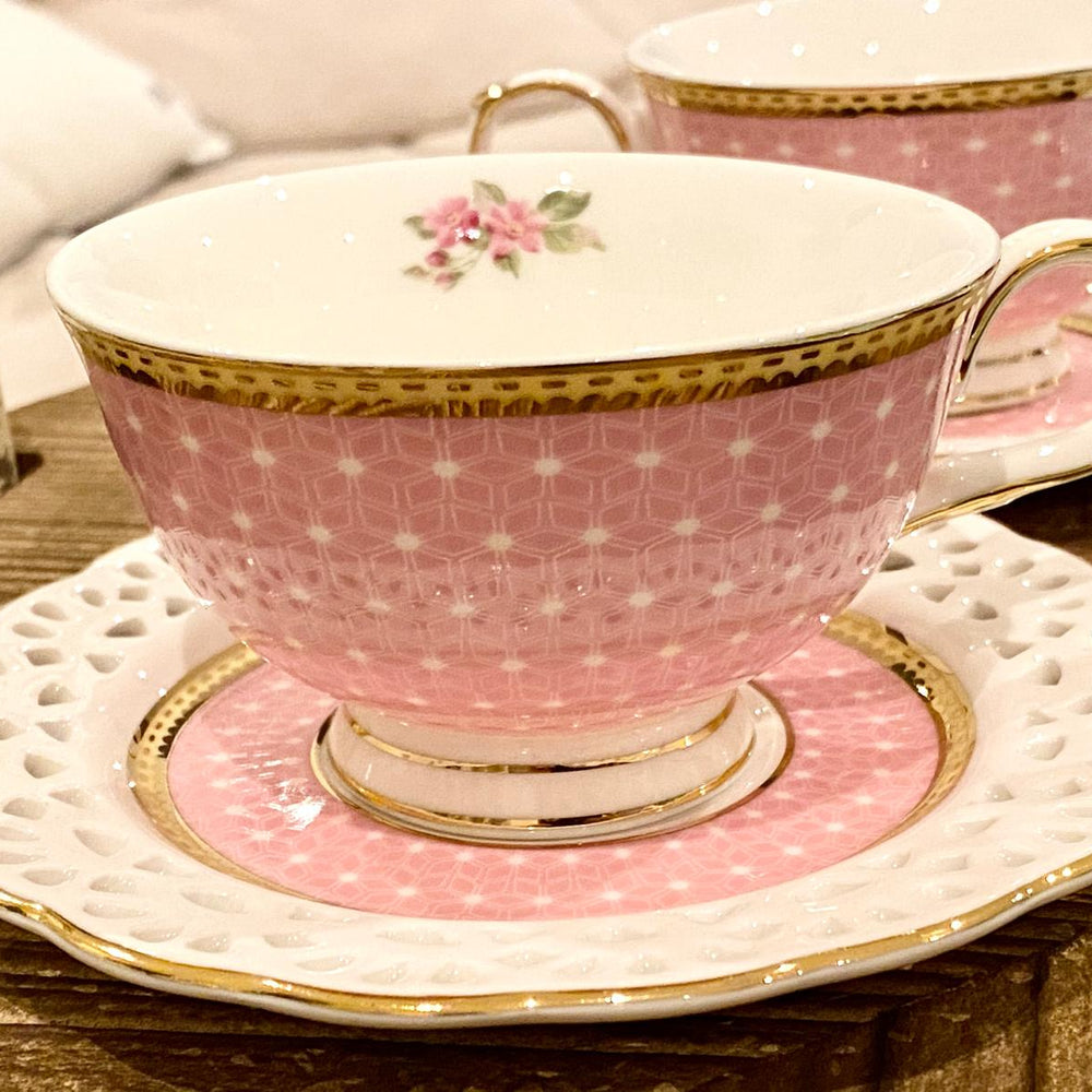 
                      
                        Tasse mit Unterteller (Clayre&Eef) Kaufe 2, genisse 20% auf den gesamten Warenkorb! Rabattcode: ESPRESSO0809!
                      
                    