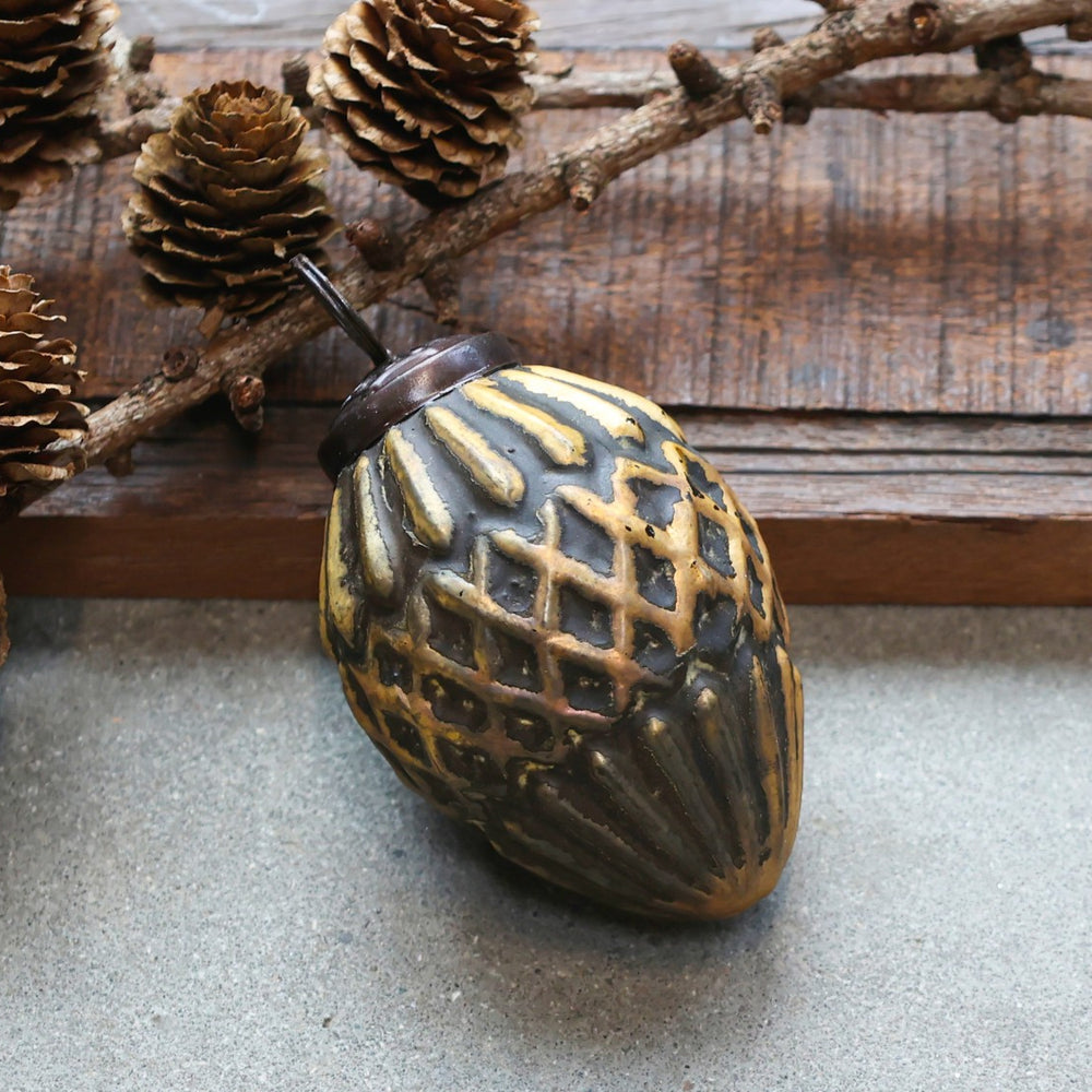 
                      
                        Weihnachtskugel Zapfen, gold & gold-schwarz, Chic Antique
                      
                    
