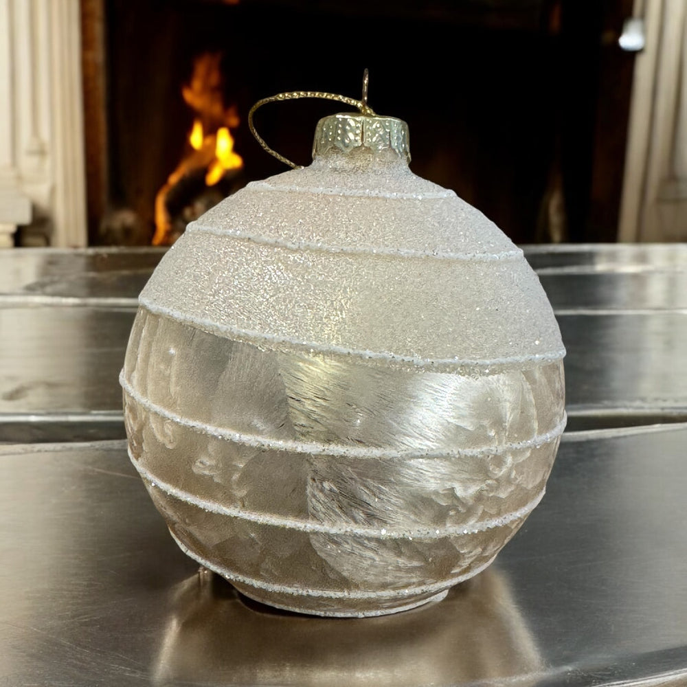 
                      
                        Weihnachtskugel zartgold m Streifen
                      
                    