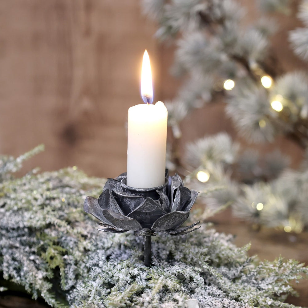 
                      
                        Kerzenhalter mit Spiess, "Rose", weiss & grau, Chic Antique
                      
                    