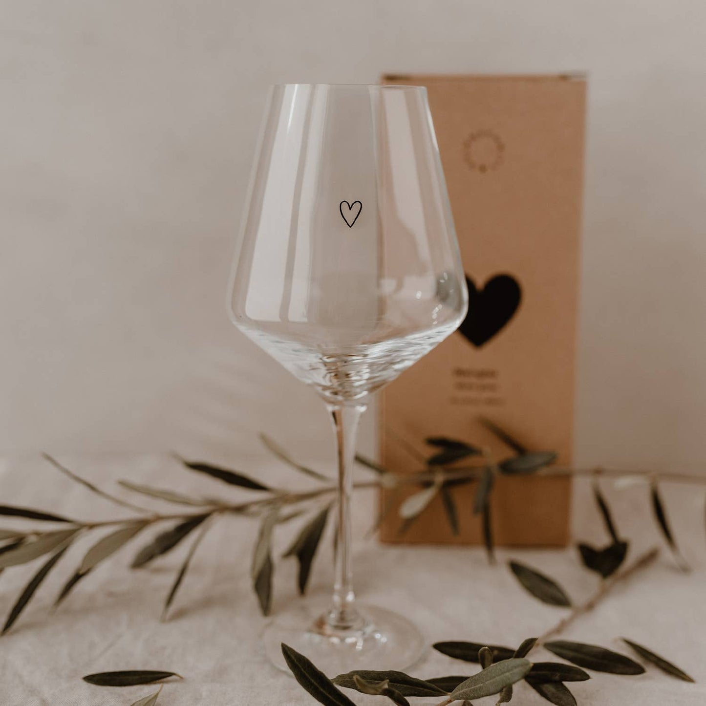 Weinglas mit kleinem, schwarzen Herz, Eulenschnitt, 490ml