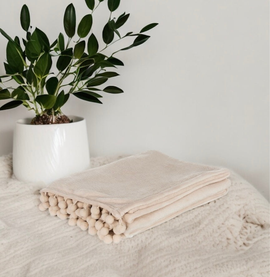 
                      
                        Plaid mit Pompom, Fleece, beige, Jolipa
                      
                    