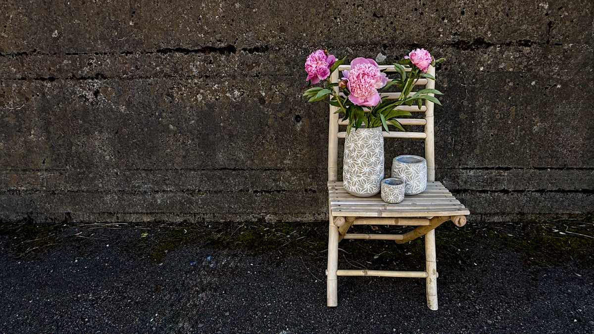 Blumentoepfe auf Stuhl, Kreativtag, 13.06.26