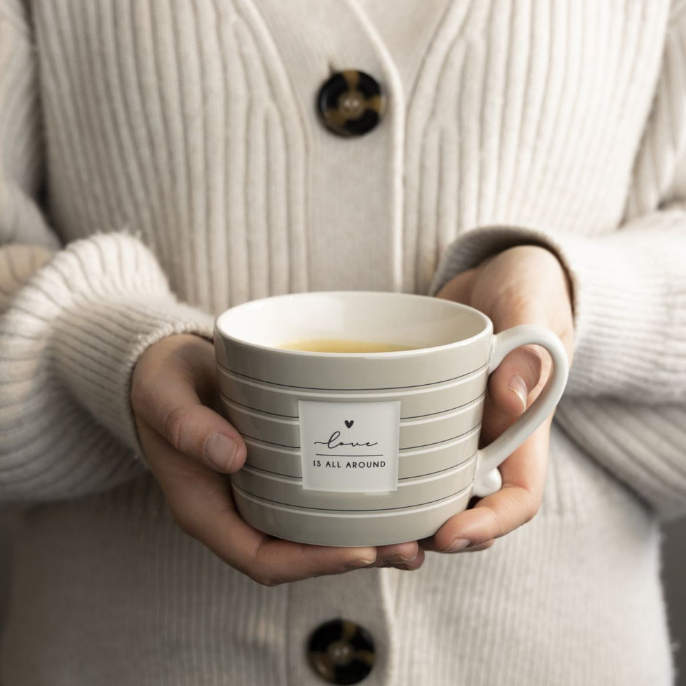 
                      
                        Tasse "Love is all around", BC
                      
                    